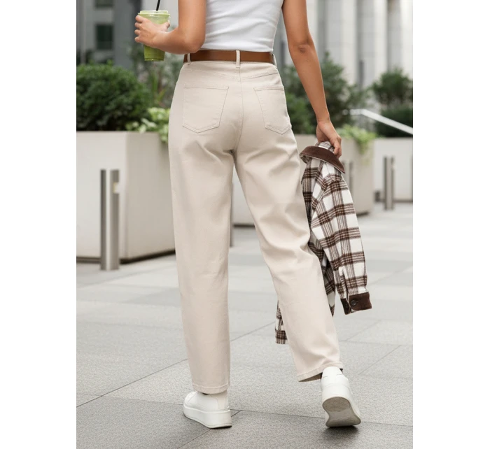 Jeansy damskie z wysokim stanem mom fit z paskiem jasnobeżowe FashionStreet UY2919 Jeansy damskie z wysokim stanem mom fit z paskiem jasnobeżowe FashionStreet UY2919