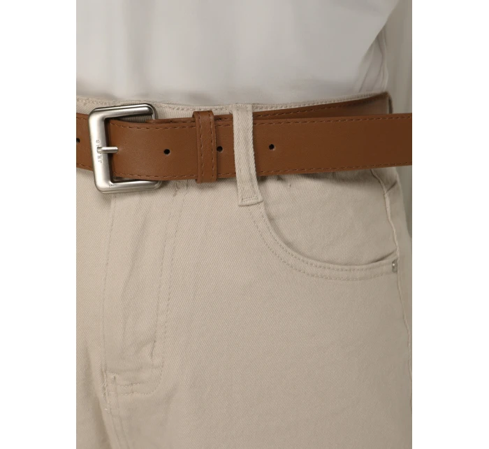 Jeansy damskie z wysokim stanem mom fit z paskiem jasnobeżowe FashionStreet UY2919 Jeansy damskie z wysokim stanem mom fit z paskiem jasnobeżowe FashionStreet UY2919