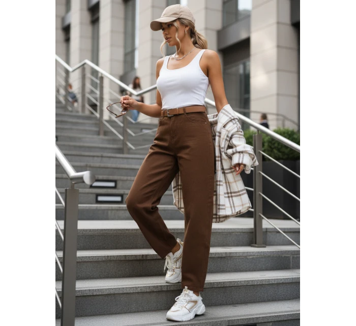 Spodnie damskie z wysokim stanem mom fit z paskiem brązowe FashionStreet UY2920 Spodnie damskie z wysokim stanem mom fit z paskiem brązowe FashionStreet UY2920