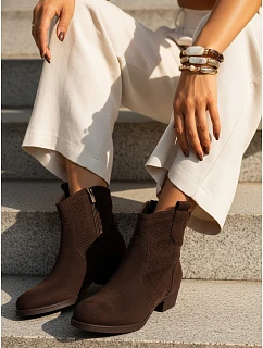 Dámské kozačky s prolamovaným svrškem na nízkém podpatku hnědé FashionStreet ZY1431