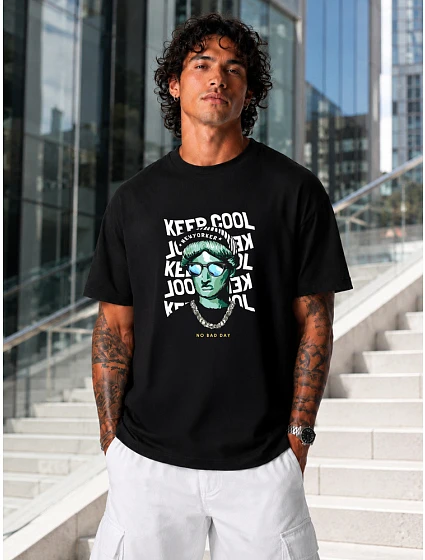 Tshirt męski oversize bawełniany z nadrukiem czarny model 22216019 - FashionStreet Tshirt męski oversize bawełniany z nadrukiem czarny model 22216019 - FashionStreet