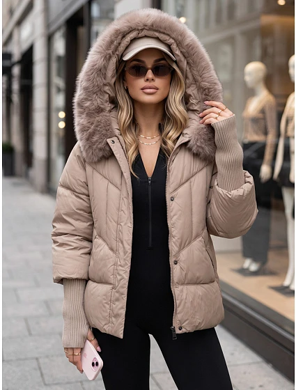Pikowana kurtka damska zimowa z futerkiem beżowa FashionStreet TY5740