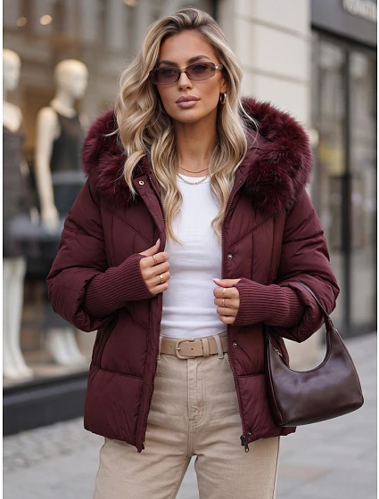 Pikowana kurtka damska zimowa z futerkiem bordowa FashionStreet TY5742