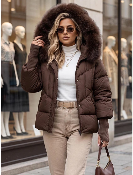 Pikowana kurtka damska zimowa z futerkiem brązowa FashionStreet TY5744