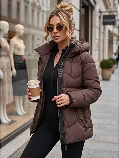 Kurtka damska zimowa pikowana z kapturem brązowa FashionStreet TY5754