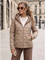 Kurtka damska przejściowa pikowana z kapturem beżowa model 22350604 - FashionStreet Kurtka damska przejściowa pikowana z kapturem beżowa model 22350604 - FashionStreet