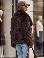 Krátký dámský kožich s širokým límcem, hnědý, FashionStreet TY5906 Krátký dámský kožich s širokým límcem, hnědý, FashionStreet TY5906