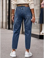 Jeansy damskie z paskiem mom fit niebieskie FashionStreet UY3118 Jeansy damskie z paskiem mom fit niebieskie FashionStreet UY3118