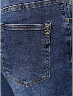 Jeansy damskie z paskiem mom fit niebieskie FashionStreet UY3118 Jeansy damskie z paskiem mom fit niebieskie FashionStreet UY3118