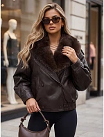 Kurtka damska skórzana zimowa z futerkiem brązowa model 22371815 - FashionStreet Kurtka damska skórzana zimowa z futerkiem brązowa model 22371815 - FashionStreet