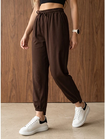 Spodnie damskie joggery z gumką w pasie czekoladowe FashionStreet UY3155 Spodnie damskie joggery z gumką w pasie czekoladowe FashionStreet UY3155
