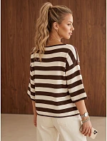 Dámský oversize svetr s hnědo-bílými pruhy FashionStreet MY2607 Dámský oversize svetr s hnědo-bílými pruhy FashionStreet MY2607