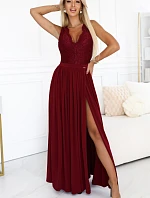 211-8 Dlouhé šaty LEA s krajkovým výstřihem a rozparkem na nohou - bordó