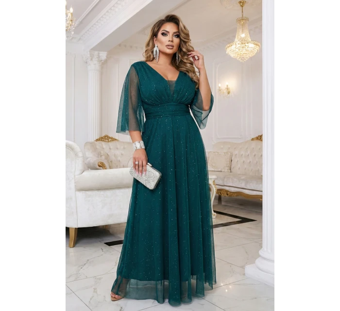 Dlouhé lesklé plus size šaty s výstřihem a rukávy lahvově zelené model 21808977 - numoco basic Dlouhé lesklé plus size šaty s výstřihem a rukávy lahvově zelené model 21808977 - numoco basic
