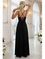 Maxi šaty bez ramínek s zavazováním na zádech a rozparkem černé model 21955148 - numoco Maxi šaty bez ramínek s zavazováním na zádech a rozparkem černé model 21955148 - numoco