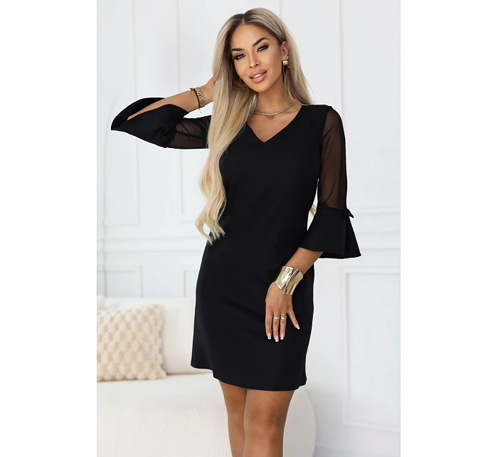 668-1 Trapézové brokátové šaty s tylovými rukávy a výstřihem do V - černé 668-1 Trapézové brokátové šaty s tylovými rukávy a výstřihem do V - černé