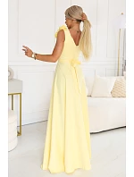 643-5 Elegantní večerní maxi šaty s rozparkem a růžemi - máslově žluté