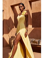 643-5 Elegantní večerní maxi šaty s rozparkem a růžemi - máslově žluté