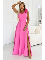643-6 Elegantní večerní maxi šaty s rozparkem a růžemi - cukrově růžové