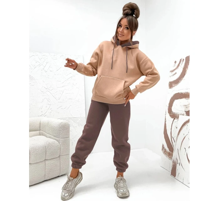 Hrubší dvoubarevná dámská tepláková souprava v čokoládové barvě (VE102) Hrubší dvoubarevná dámská tepláková souprava v čokoládové barvě (VE102)