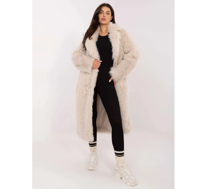 Světle béžový dlouhý dámský kabát z umělé kožešiny Goodlookin (G230132) Světle béžový dlouhý dámský kabát z umělé kožešiny Goodlookin (G230132)