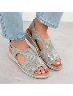 Dámské zvýšené elastické květinové sandály šedé barvy Unisoft 7196