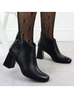 Elegantní černé kožené boty Jezzi na jehlovém podpatku model 21905504