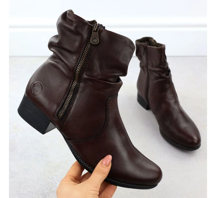 Dámské hnědé kožené boty na podpatku Rieker 78656-00 Dámské hnědé kožené boty na podpatku Rieker 78656-00