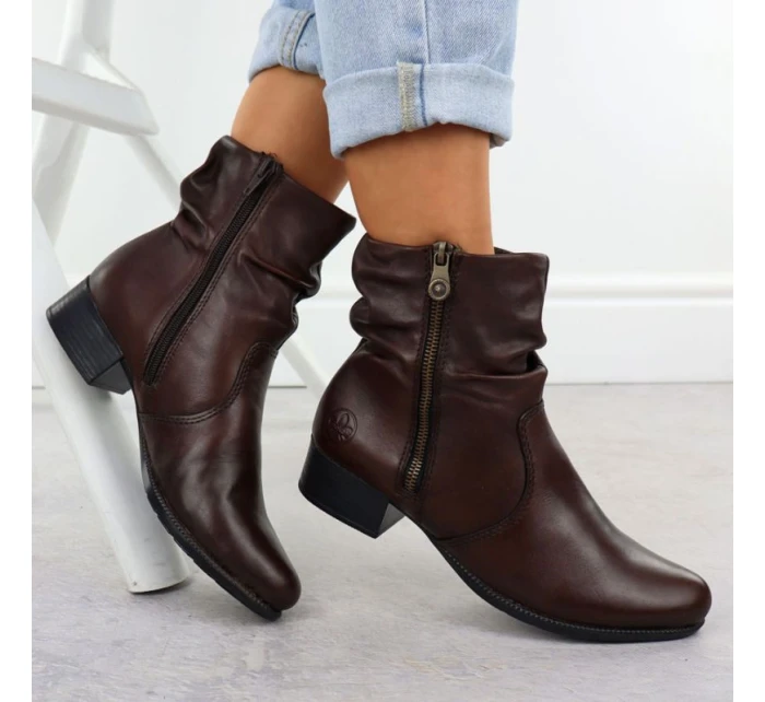 Dámské hnědé kožené boty na podpatku Rieker 78656-00 Dámské hnědé kožené boty na podpatku Rieker 78656-00