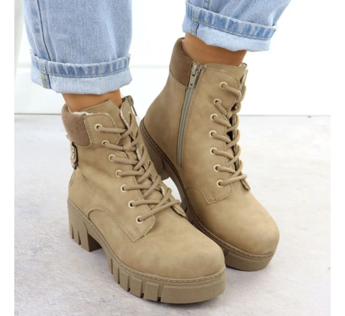 Dámské boty na klínku béžové model 21906115 - Rieker Dámské boty na klínku béžové model 21906115 - Rieker