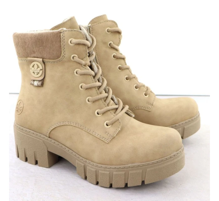 Dámské boty na klínku béžové model 21906115 - Rieker Dámské boty na klínku béžové model 21906115 - Rieker