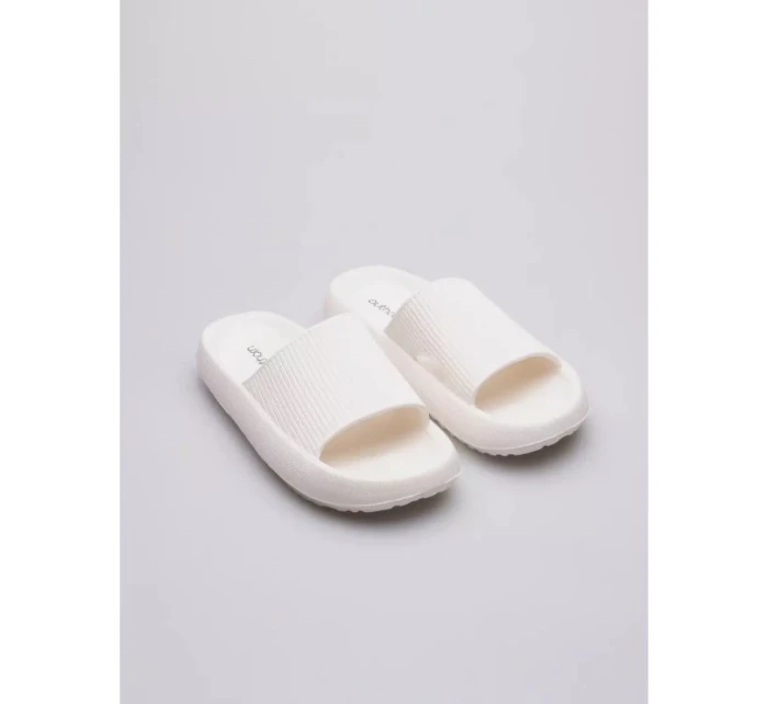 Dámské pěnové žabky na model 21811947 - Outhorn Dámské pěnové žabky na model 21811947 - Outhorn