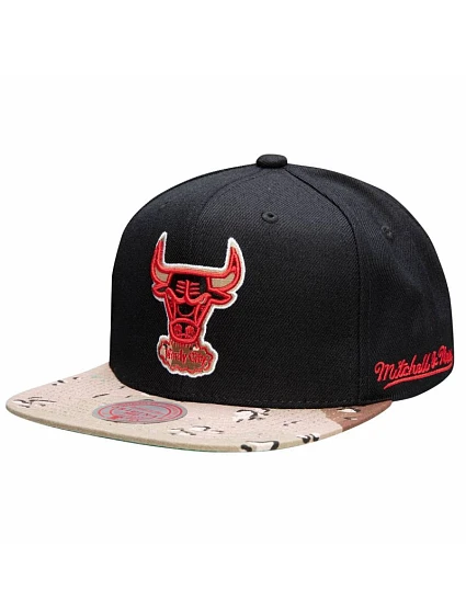 Kšiltovka Mitchell & Ness NBA HWC Chicago Bulls Choco Camo - HHSS1101-CBUYYPPPBLCK Kšiltovka Mitchell & Ness NBA HWC Chicago Bulls Choco Camo - HHSS1101-CBUYYPPPBLCK