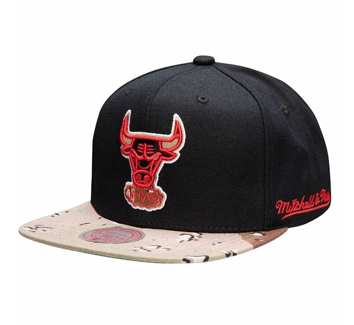 Kšiltovka Mitchell & Ness NBA HWC Chicago Bulls Choco Camo - HHSS1101-CBUYYPPPBLCK Kšiltovka Mitchell & Ness NBA HWC Chicago Bulls Choco Camo - HHSS1101-CBUYYPPPBLCK