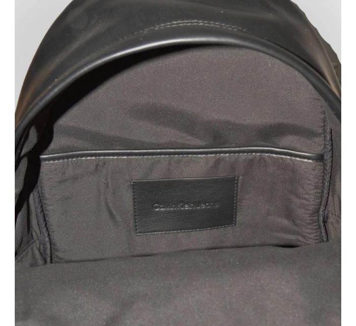 Kožený batoh na notebook Calvin Klein černý - model 21931330 Kožený batoh na notebook Calvin Klein černý - model 21931330