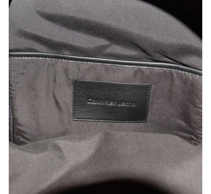 Kožený batoh na notebook Calvin Klein černý - model 21931330 Kožený batoh na notebook Calvin Klein černý - model 21931330
