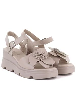 Dámské kožené sandály na platformě béžové Vinceza 26-79615