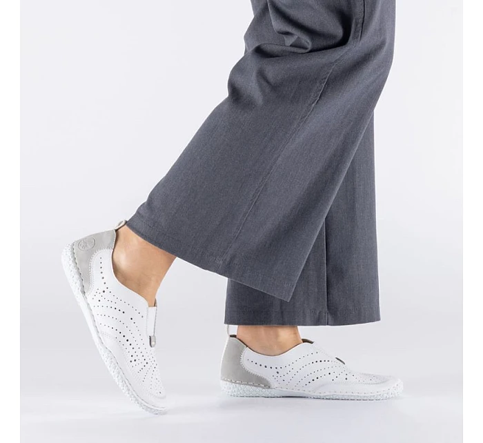 Dámská kožená prolamovaná nazouvací obuv bílá Rieker 43663-80 Dámská kožená prolamovaná nazouvací obuv bílá Rieker 43663-80