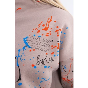 Zateplená souprava s barevným potiskem tmavě béžová Zateplená souprava s barevným potiskem tmavě béžová