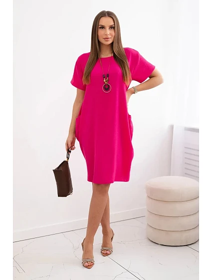 Šaty s kapsami a přívěskem fuchsie