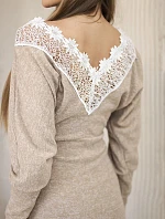 Dámské šaty s 3/4 rukávy a krajkou na zádech velbloud