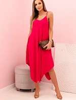 Dámské šaty na ramínkách rozšířené s asymetrickým lemem fuchsie