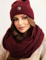 Dámská souprava s čepicí a nákrčníkem z měkké pleteniny bordový