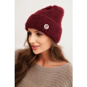 Dámská zimní čepice z nadýchané příze a s elegantním knoflíkem bordová Dámská zimní čepice z nadýchané příze a s elegantním knoflíkem bordová