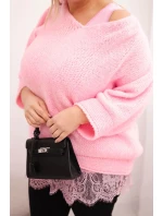 Dámská souprava svetr s výstřihem do V a viskózová halenka s krajkovým spodním lemem model 21798773 růžová - K-Fashion Dámská souprava svetr s výstřihem do V a viskózová halenka s krajkovým spodním lemem model 21798773 růžová - K-Fashion