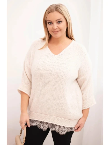 Dámský komplet svetr s výstřihem do V a viskózová blůza s krajkovým spodním lemem béžový Dámský komplet svetr s výstřihem do V a viskózová blůza s krajkovým spodním lemem béžový