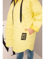 Dámská bunda Plus Size prošívaná s kapucí a nápisem HOPE žlutá Dámská bunda Plus Size prošívaná s kapucí a nápisem HOPE žlutá