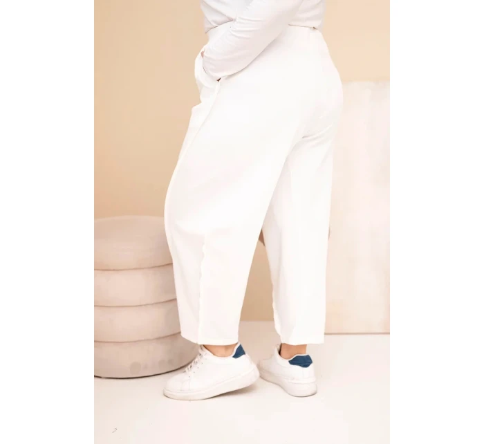 Dámské bavlněné kalhoty Plus Size volného střihu s vysokým pasem ecru Dámské bavlněné kalhoty Plus Size volného střihu s vysokým pasem ecru