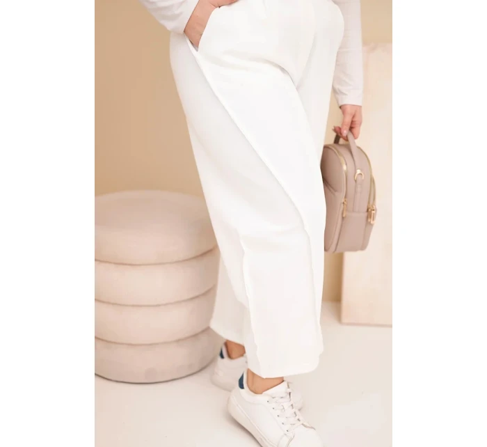 Dámské bavlněné kalhoty Plus Size volného střihu s vysokým pasem ecru Dámské bavlněné kalhoty Plus Size volného střihu s vysokým pasem ecru