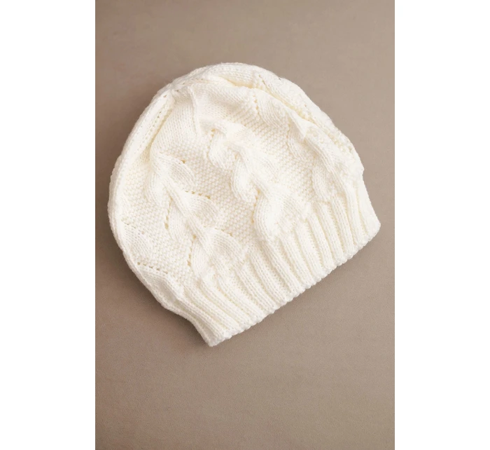 Dámská zimní čepice z vlny s krajkovým vzorem K427 ecru Dámská zimní čepice z vlny s krajkovým vzorem K427 ecru